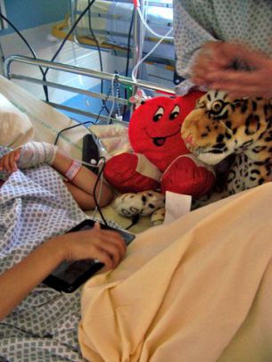 Image d'un patient avec la tablette en main